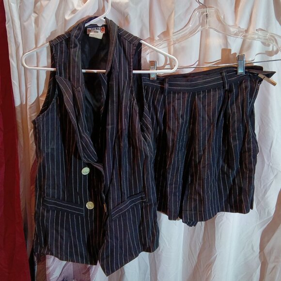 Via Max black white stripe vest and shorts Small *shorts are missing a button* - Picture 1 of 11